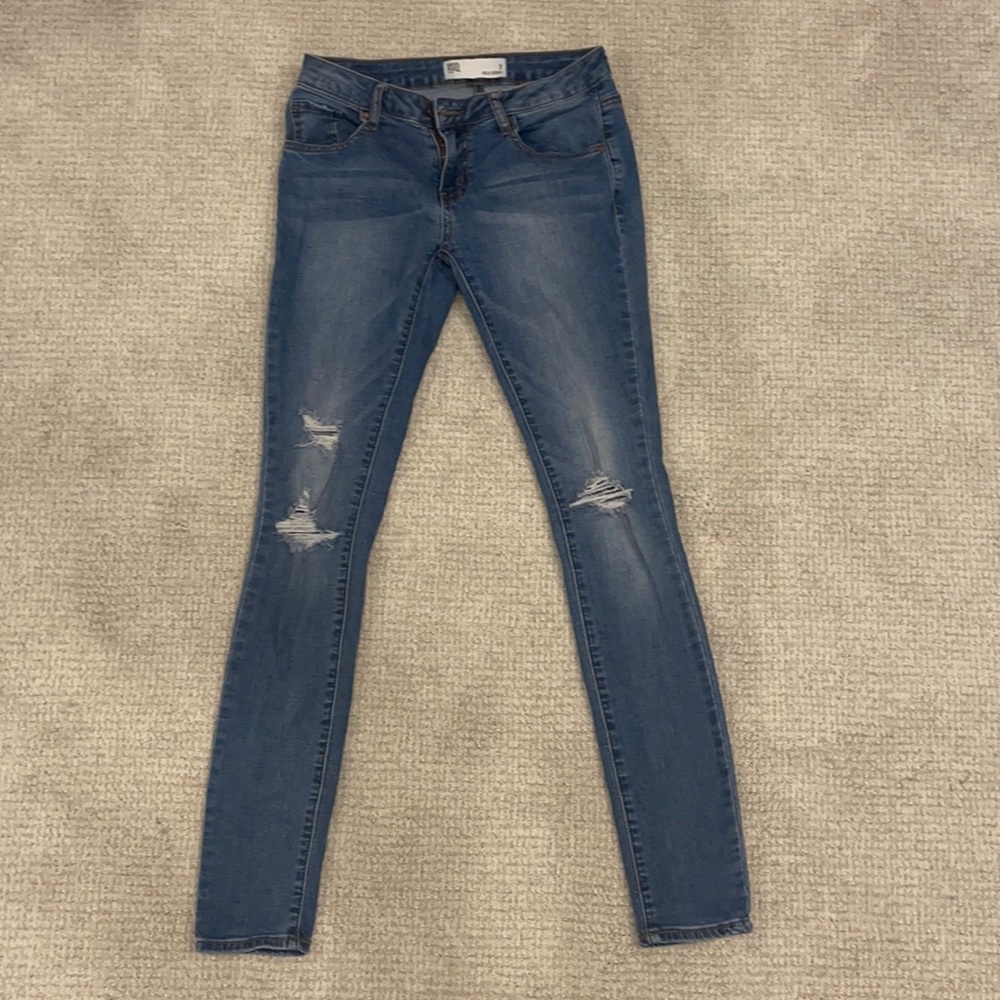 Ripped skinny jeans